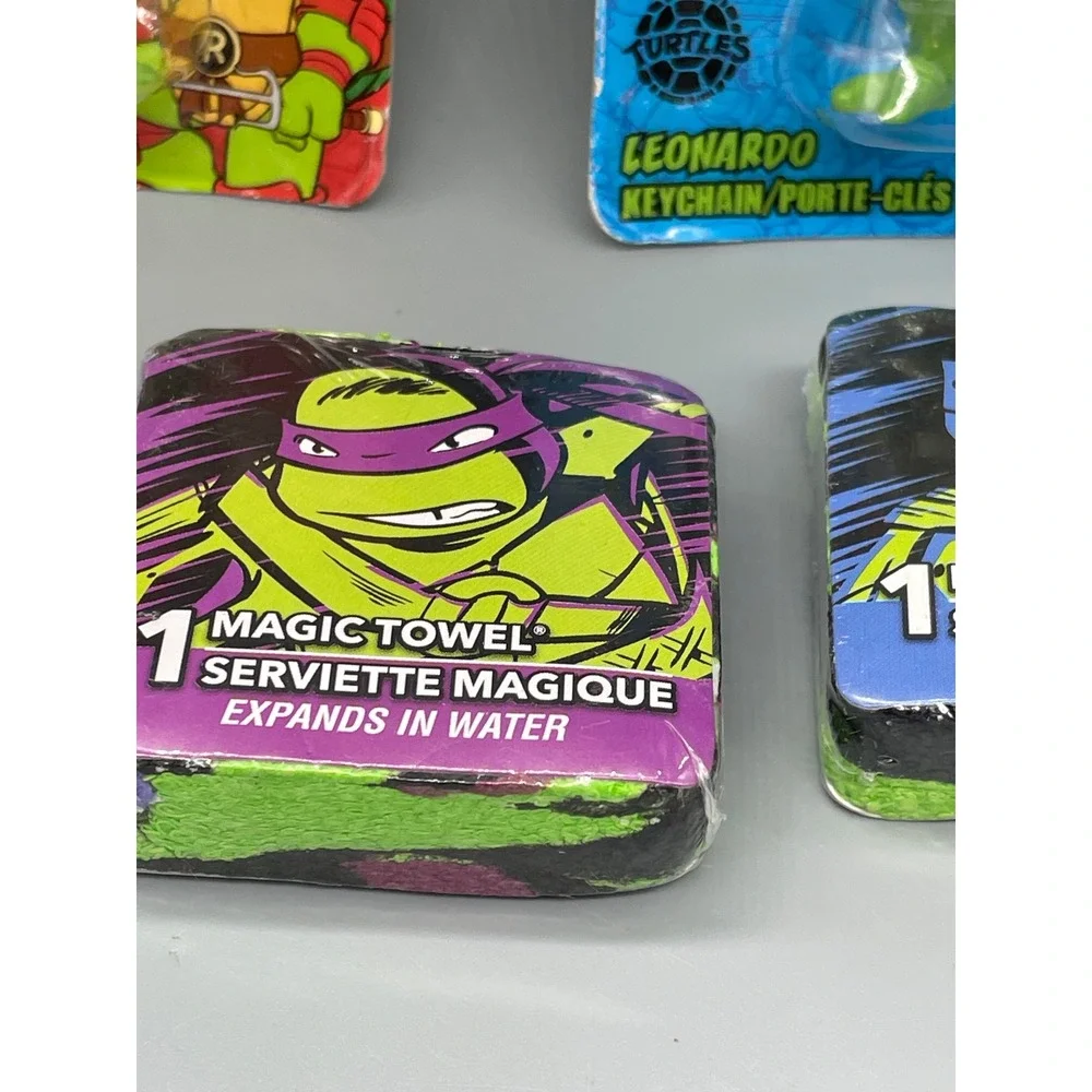 Teenage‎ Mutant Ninja Turtles TMNT Keychain and Magic Towel Lot Leonardo Raphael